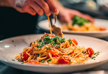 chef qui cuisine un plat de Pâtes
